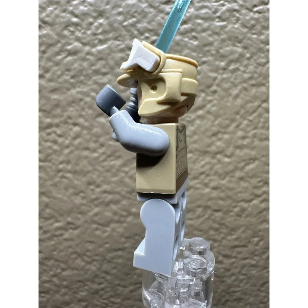 LEGO Star Wars Luke Skywalker Hoth Minifigure Blue Lightsaber sw0263
